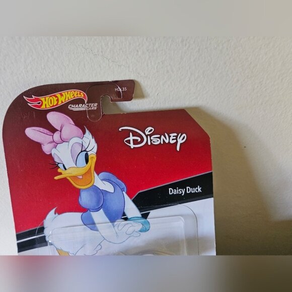 Disney Daisy Duck Hot Wheels Character Cars 2022 NEW - Picture 2 of 7